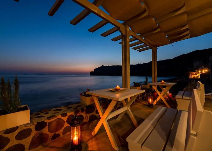 Black Bay Caves Suites