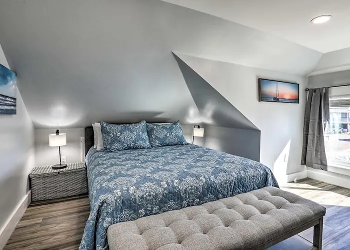 Old Orchard Beach Apartment - Quick Walk To Beach!