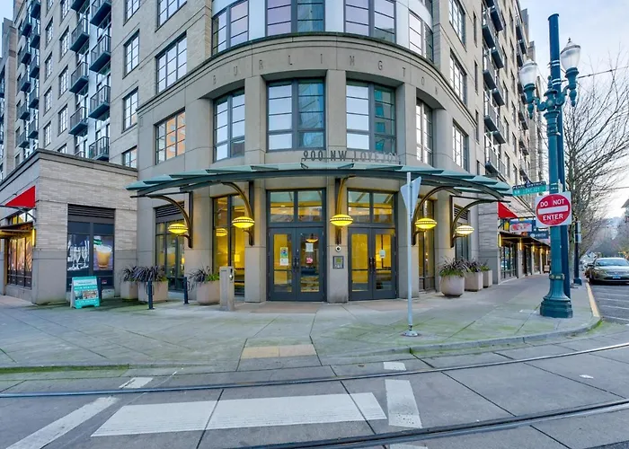 Renu Suites At The Burlington Portland