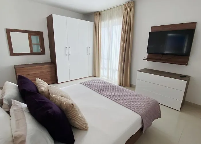 Quisisana Apartments - Cast Renting