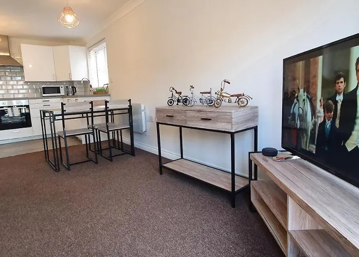 Garland Modern Apartment Tilbury With Parking
