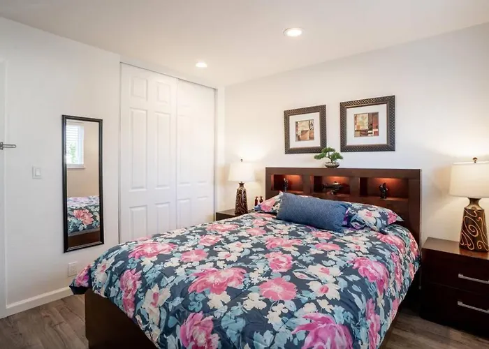 Luxury Stay Near Oakridge Mall For Vacation/Work