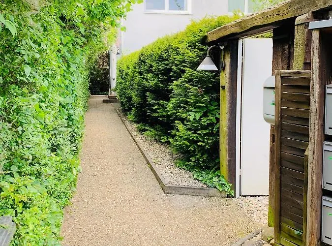 Ferienwohnung An Der Uniklinik Mit Eigener Kueche Und Renoviertem Badezimmer
