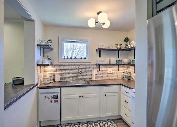 Charming & Walkable Fairport Village Apartment!