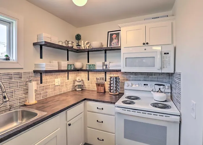 Charming & Walkable Fairport Village Apartment!