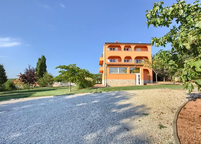 Apartments Orange Medulin