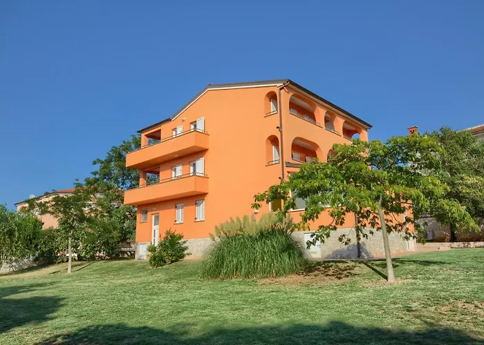 Apartments Orange Medulin