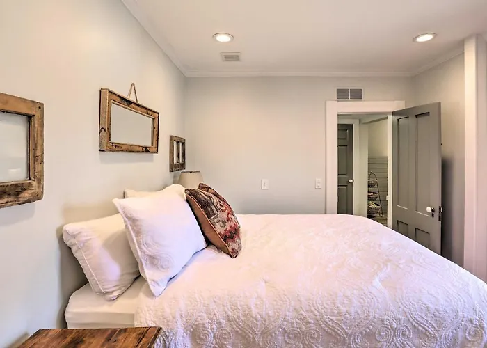 Charming & Walkable Fairport Village Apartment!