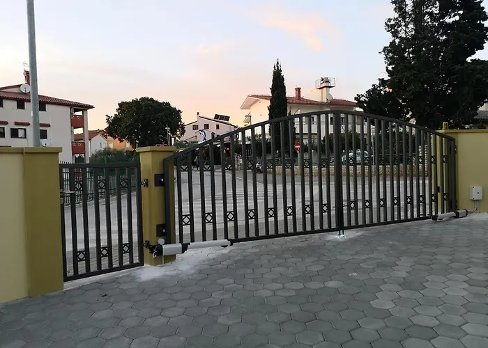 Flowers Apartments Medulin, Fucane 1A - Free Parking Included