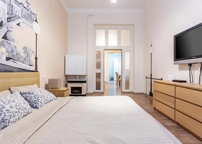 Goldcentral Apartments - Stylish Apartments - Wine Tasting Access