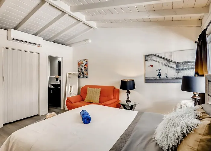 Coral Sands Boutique Lux Studio