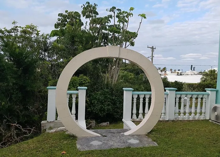 Airbab Moon Gate East