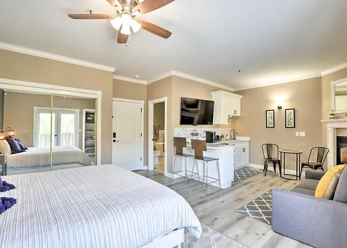 Peaceful Midway Studio W/ Mountain + Golf Views!