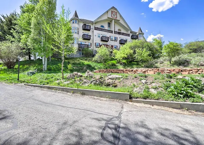 Peaceful Midway Studio W/ Mountain + Golf Views!