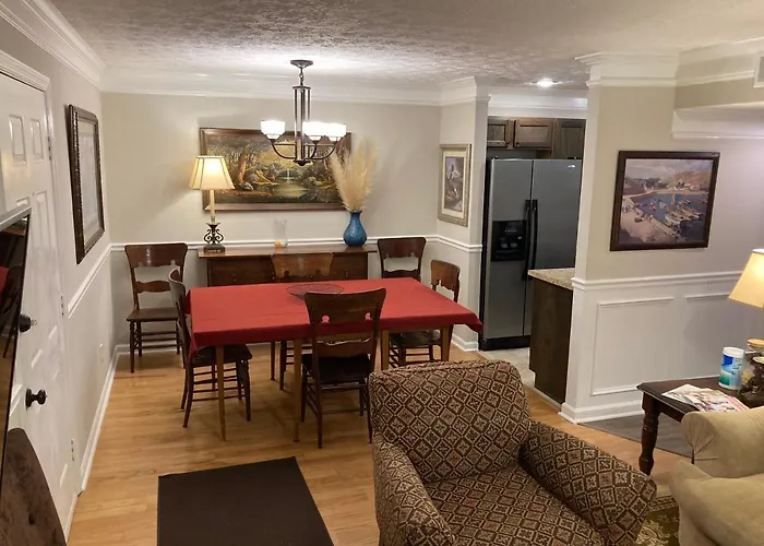 Spacious 3 Bedroom 2 Bath Condo Close To Five-Points In Athens