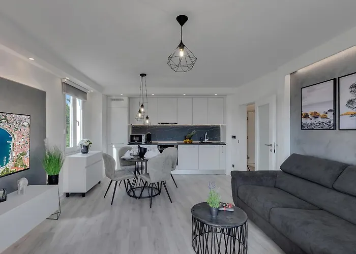 Exclusive Center Apartment