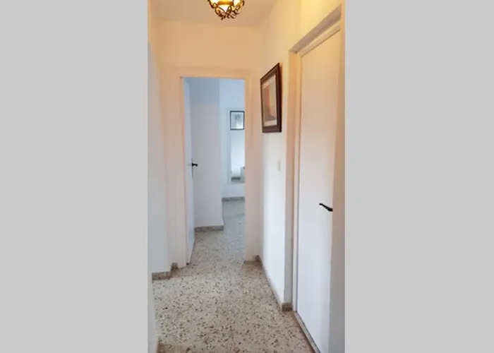 Fabulous Refurbished Apartment Above Private Villa
