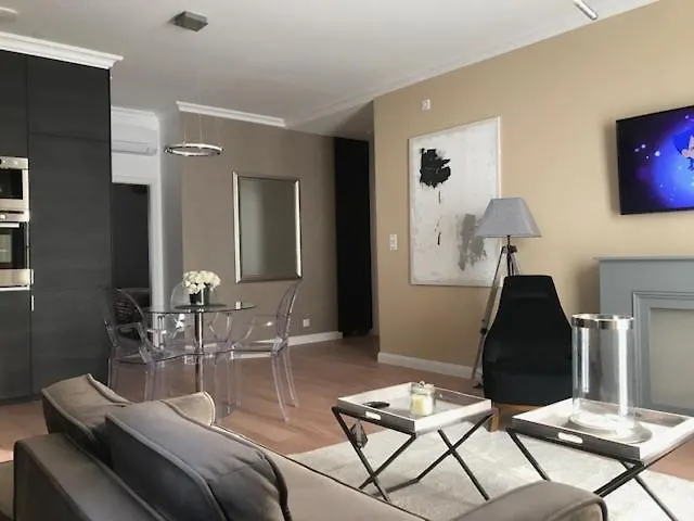 Lazare Maison De Maitre: Upscale Apartments with Private Parking near Historic Béziers