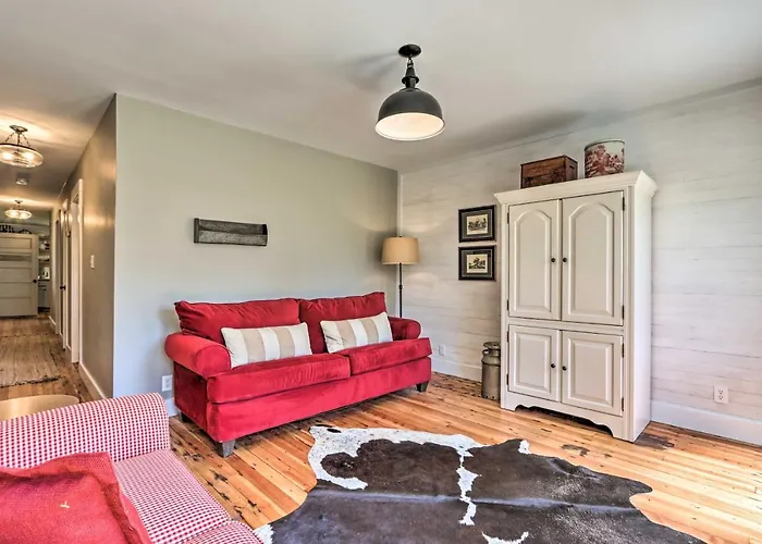 'The Ruebling House' Historic Defiance Apartment!