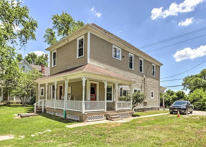 'The Ruebling House' Historic Defiance Apartment!