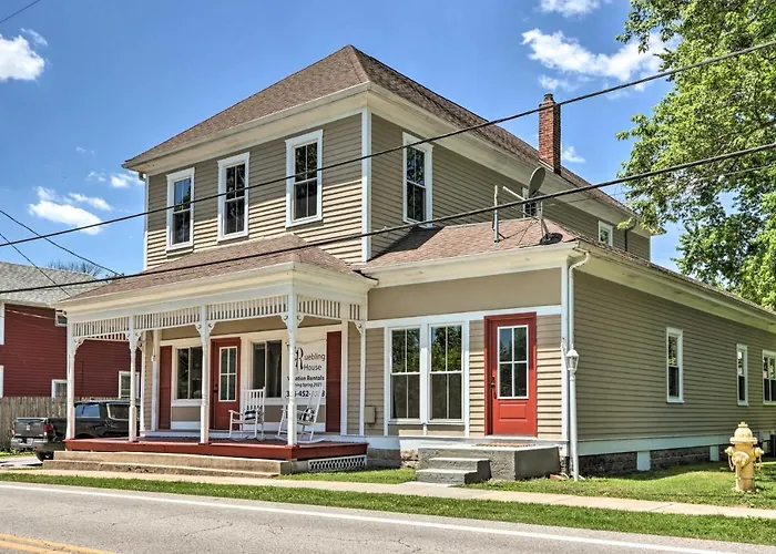 'The Ruebling House' Historic Defiance Apartment!