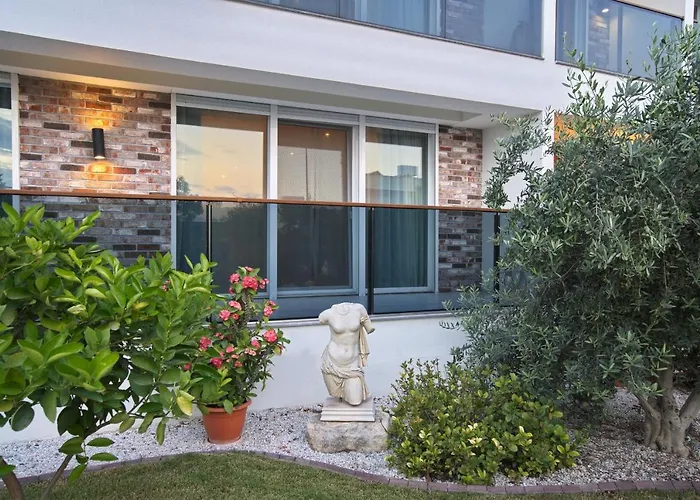 Elia Apartments