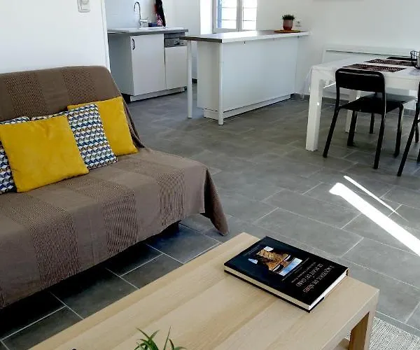 Maison Carree/Coeur Historique De Nimes - Superbe Appt 55M²