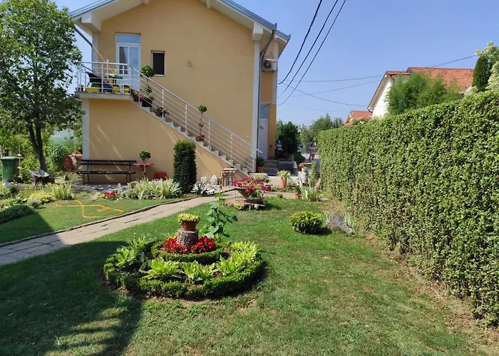 Andrea Airport Apartments