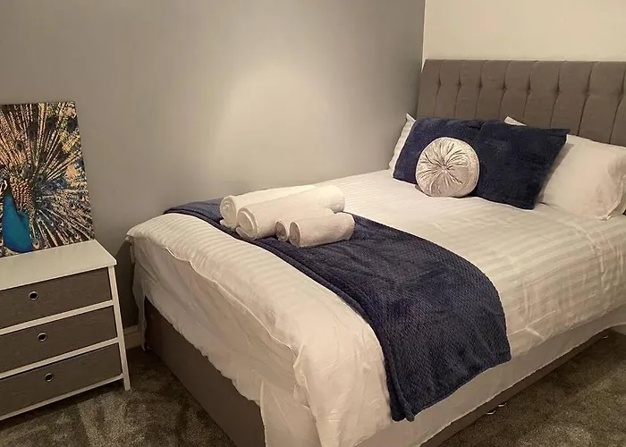 Modern Stylish Flat Over Garage With Free Parking