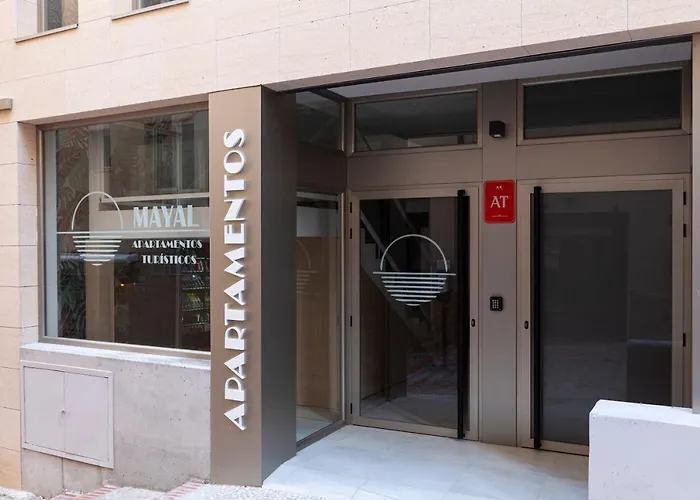 Apartamentos Mayal con Piscina