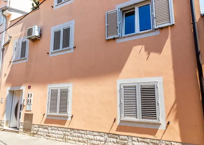 Sunny Old Town Apartment