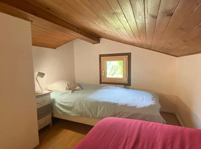 Logement Mansarde Dans Maison Avec Jardin En Bord De Piste, Vue Montagne