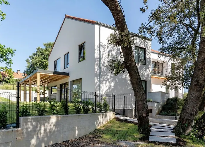 Bao 4 / Apartamento Con Terraza