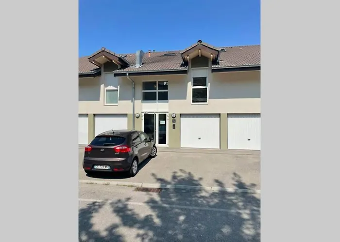 Superbe Appartement Au Calme Avec Vue Sur Le Lac.