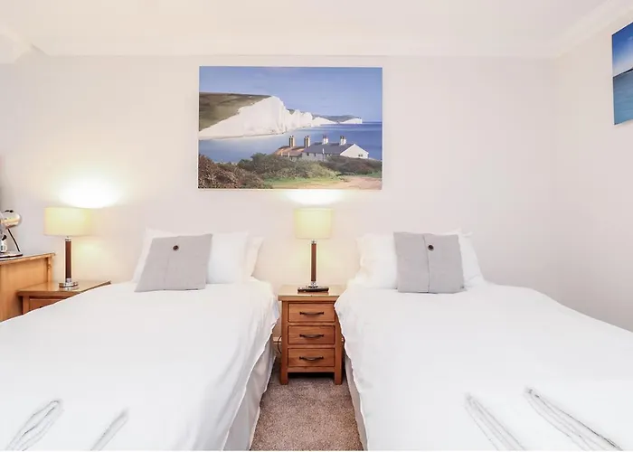 3 Queens Gardens Sea View Apartment