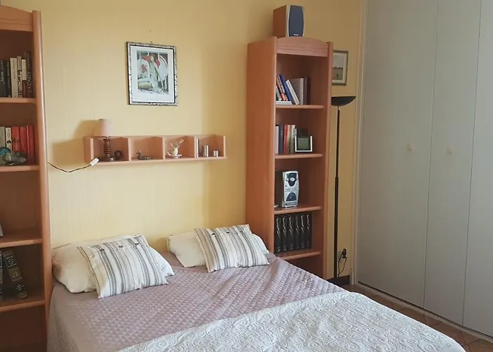 Joli Studio De 26 M² Avec Veranda De 6 M² Calme Et Vue Sur Montagne