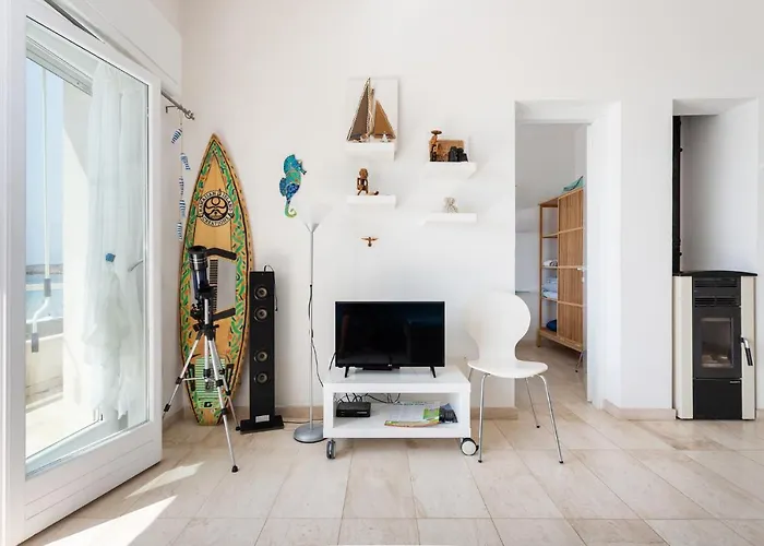 Appartamento fronte mare - Waterfront apartment