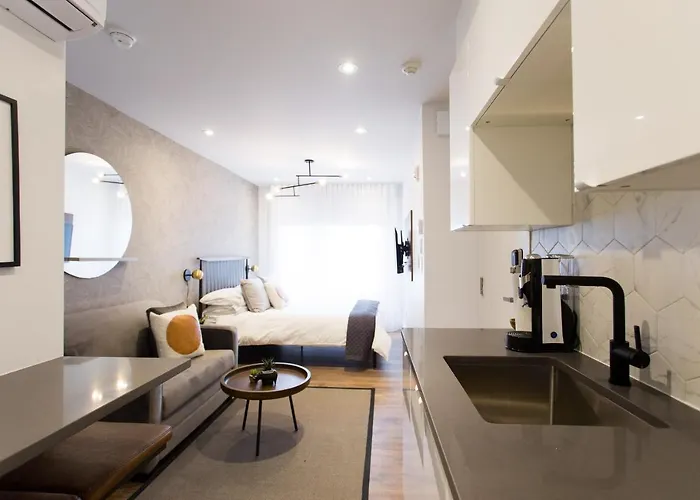 The Santamaria Golden Palms Studio By Den Stays