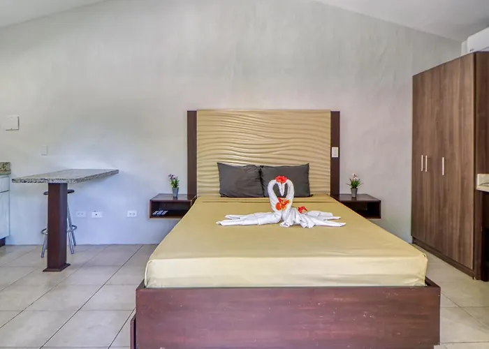 Studio W/ Resort-Style Pool, Walk To Beach!