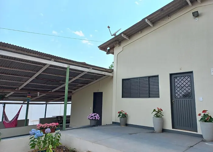 Casa Das Flores Colorado - Aluguel De Quartos Com Camas De Casal - Banheiros Compartilhados