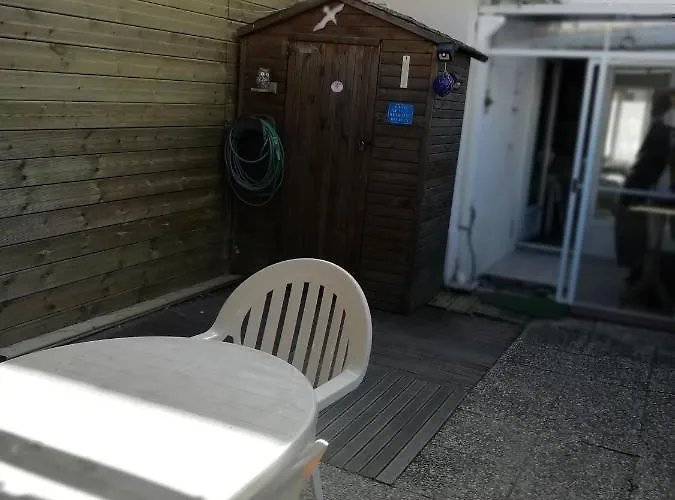 Pornichet A 50M De La Mer Et 800M De La Gare Loue Un Appartement Rdc Avec Cour Dans Une Petite Copropriete Opropriete