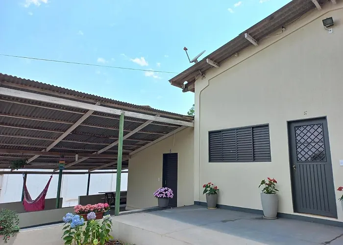 Casa Das Flores Colorado - Aluguel De Quartos Com Camas De Casal - Banheiros Compartilhados