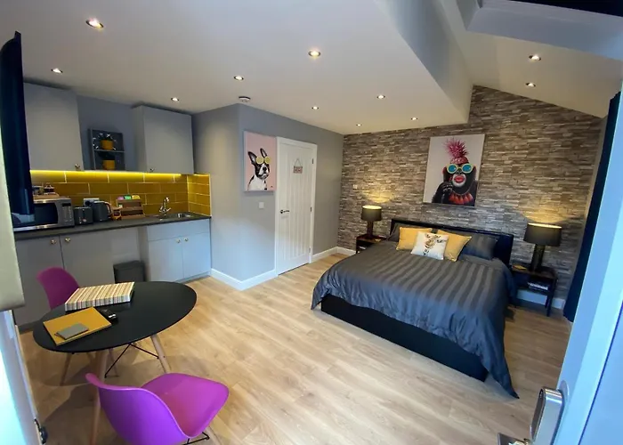 Modern Luxury 1 Bed Apartment With Parking Near Stansted Airport