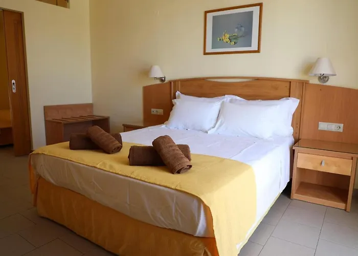 Coloma Apartments Pefkos
