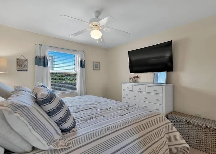 2Bd 2Ba 1St Floor Condo Walk To Beach