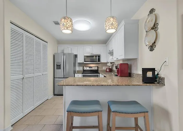 2Bd 2Ba 1St Floor Condo Walk To Beach