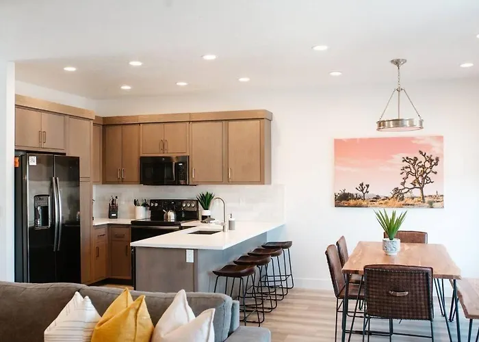Zen Trail Retreat - New 5 Bedroom Luxury Condo