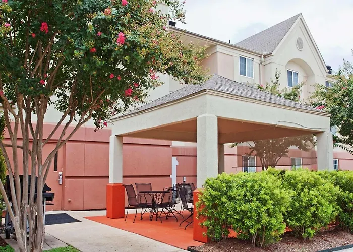 3 star hotels Candlewood Suites By The Galleria