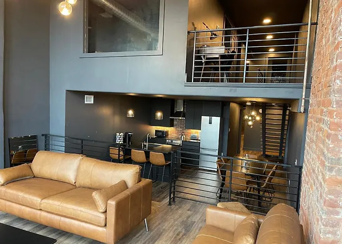 Derby City Plush Loft --- 6 Bed 4 Bath By Hollyhock Suites