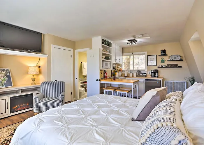 Lake Arrowhead Studio Near Hiking W/ Hot Tub